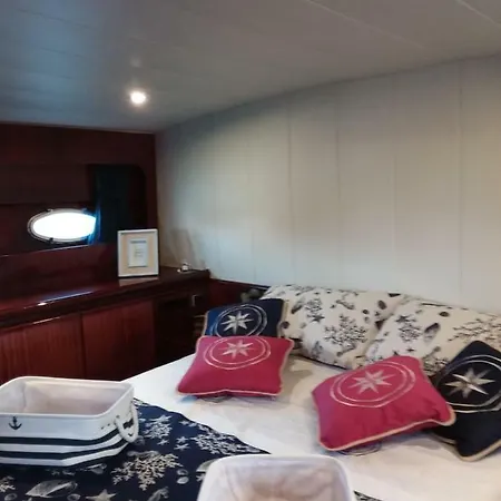 Costanza Boat Bateau-hôtel Marzamemi