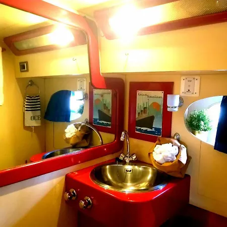Costanza Boat Bateau-hôtel *